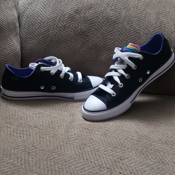 Converse Youth size 3 with multiple colored tongue - Picture 9 of 9
